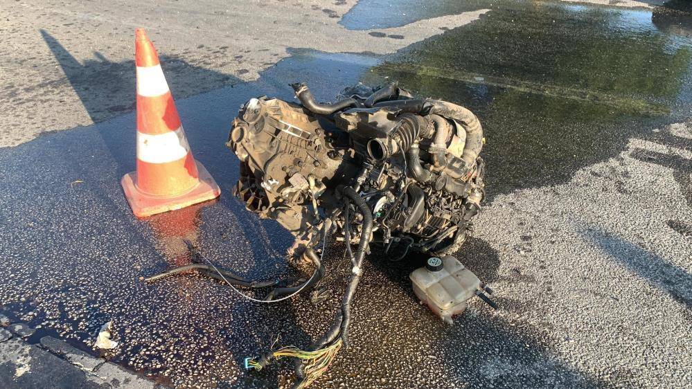 Karaman’da feci kaza! Aracın motoru böyle fırladı 5